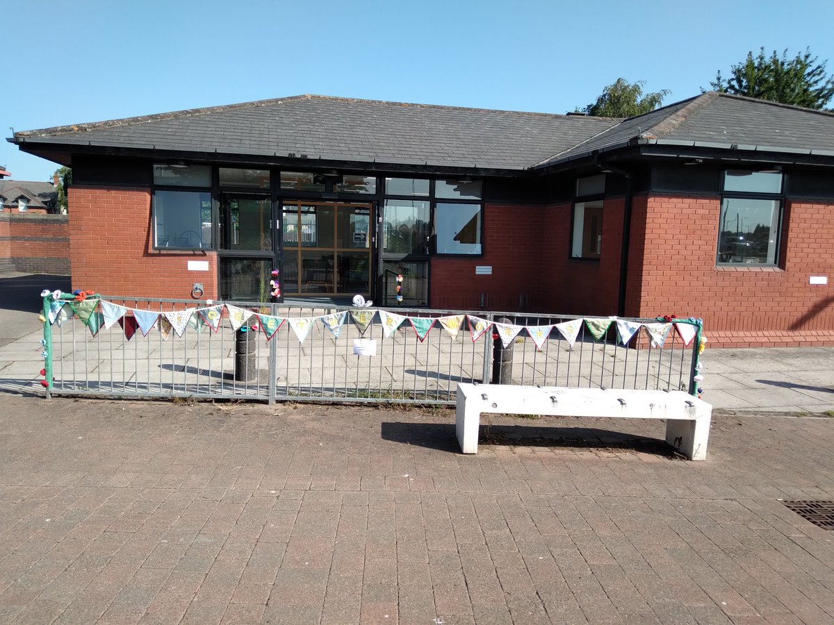 We've had the wonderful #Caldicot and District u3a Handicraft group flower bomb the outside of the space and make us some brilliant bunting too! Why not pop down and have a look and see what we are all about :)
 #Diolch #Community #flowerbomb #Yarnbomb