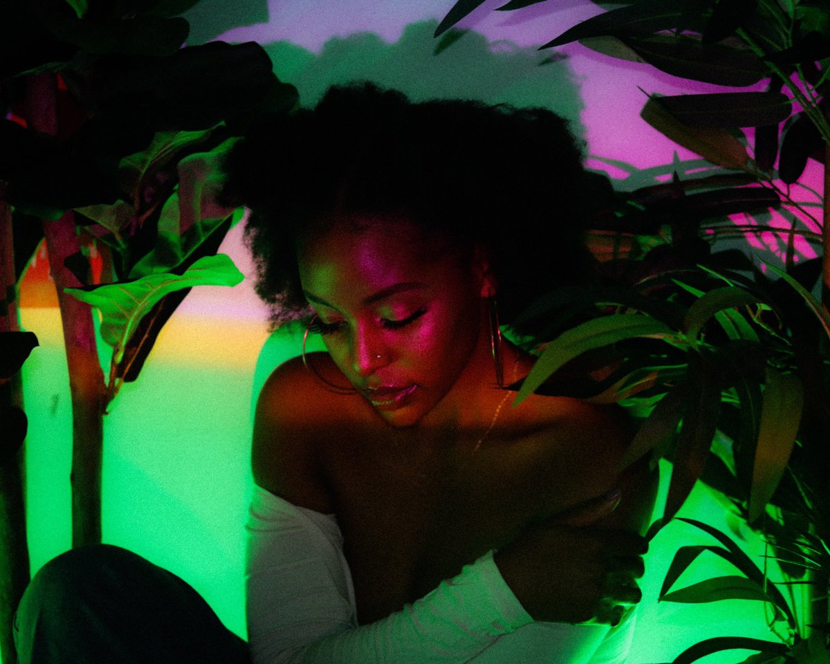 ftlradio_'s tweet photo. Hope you’re enjoying the EP 🙏🏾 The support so far has gone beyond our expectations so thanks for tuning in 🚀 #FRTT ✨
LISTEN HERE : https://t.co/9DwqEoKLL0
📸: @nalsowazzz https://t.co/AhhqEtMAvu