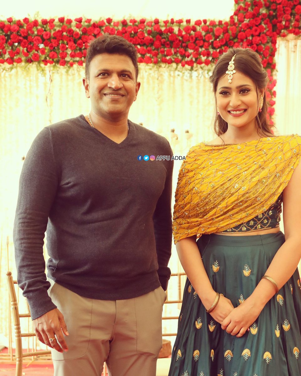 @PuneethRajkumar & @amrutha_iyengar from the sets of @familypackfilm 😍🖤

#TheRajkumars #Appu 
#PowerStar #PuneethRajkumar #AmruthaIyengar #FamilyPackFilm #Dvitva #James #BoloBoloJames #KingAppu #Rajavamsha #AppuAddaExclusive #AppuAdda