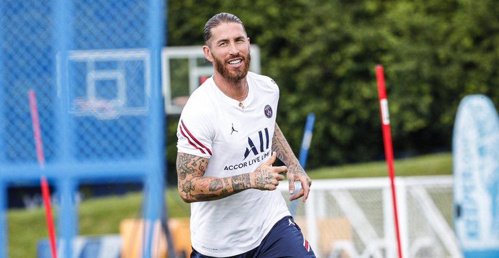 [ 🏋️‍♀️ Préparation ]  

🔴🔵 Sergio #Ramos devrait faire ses débuts en rouge et bleu contre Augsbourg le mercredi 21 juillet

#teampsg #psg