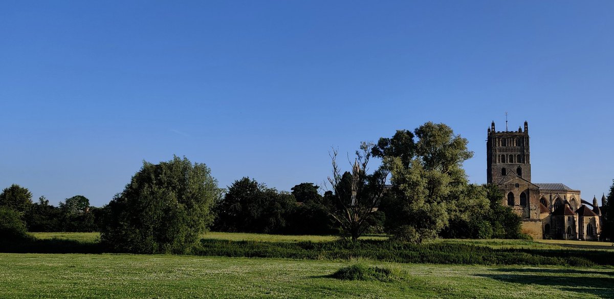 MeaninginNature's tweet photo. Enjoying some early #morning #mindful #running

#barefootrunning #tewkesbury #noticing #nature #NaturePhotography 
#fitness #Motivation #naturehealing #forestbathing #mindfulness #wellbeing https://t.co/5T7vfVu7ma