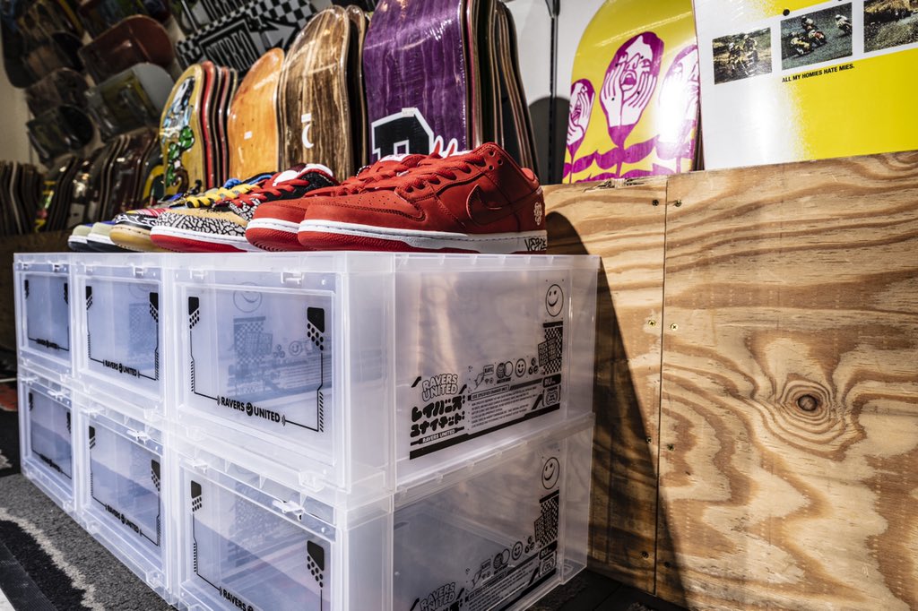 RaversUnited's tweet photo. 🆕MERCH😶
RAVERS UNITED TOWER
BOX👟
“見せる収納”というコンセプトのもと開発され、スニーカーファンを中心に絶大な支持を集める" TOWER BOX"とのコラボレーションアイテム。
ケースは6個1セットになります。
#raversunited #towerbox #スニーカー #sneaker
https://t.co/8hktWvdC0K https://t.co/V47Qv4YB4c