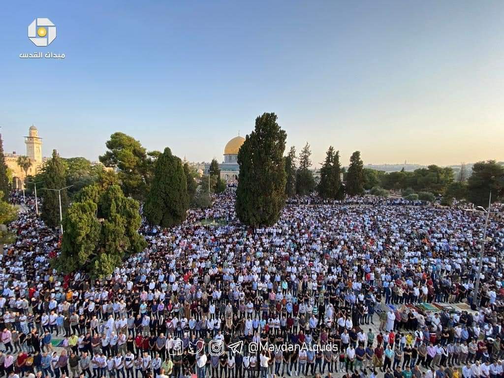 🇵🇸#Palestine || Thousands of worshippers performed Eid Prayers at Al Aqsa mosque.