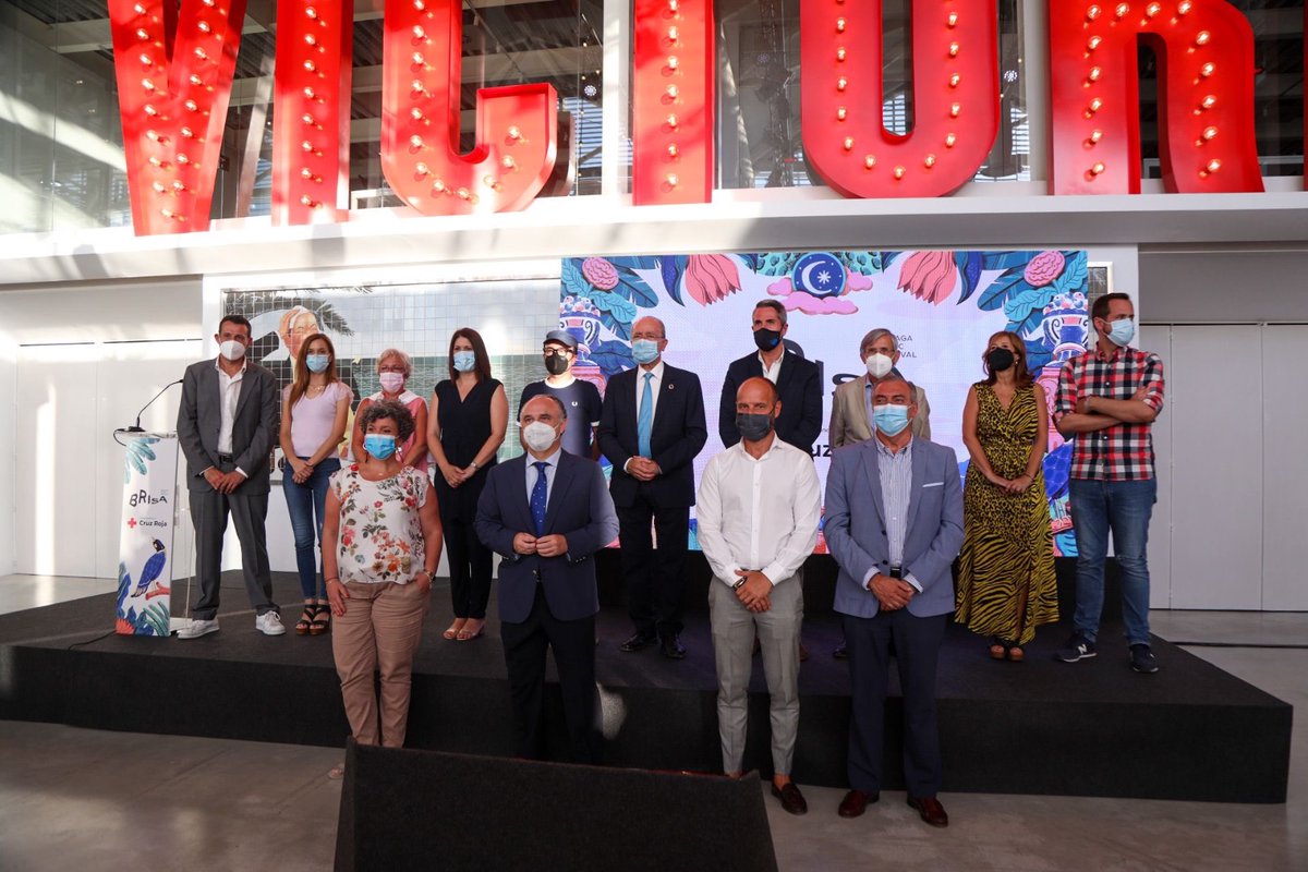 El alcalde <a href="/malaga/">Ciudad de Málaga</a>, <a href="/pacodelatorrep/">Paco de la Torre</a>, junto a la concejala de Cultura, <a href="/NoeliaLosadaCs/">Noelia Losada</a>, y otros representantes institucionales, presentó ayer en la fábrica de <a href="/CervezaVictoria/">Cervezas Victoria</a> el <a href="/festival_brisa/">Brisa Festival</a> con su cartel más solidario para obtener fondos para ayudar a la <a href="/CREMalaga/">Cruz Roja en Málaga</a>