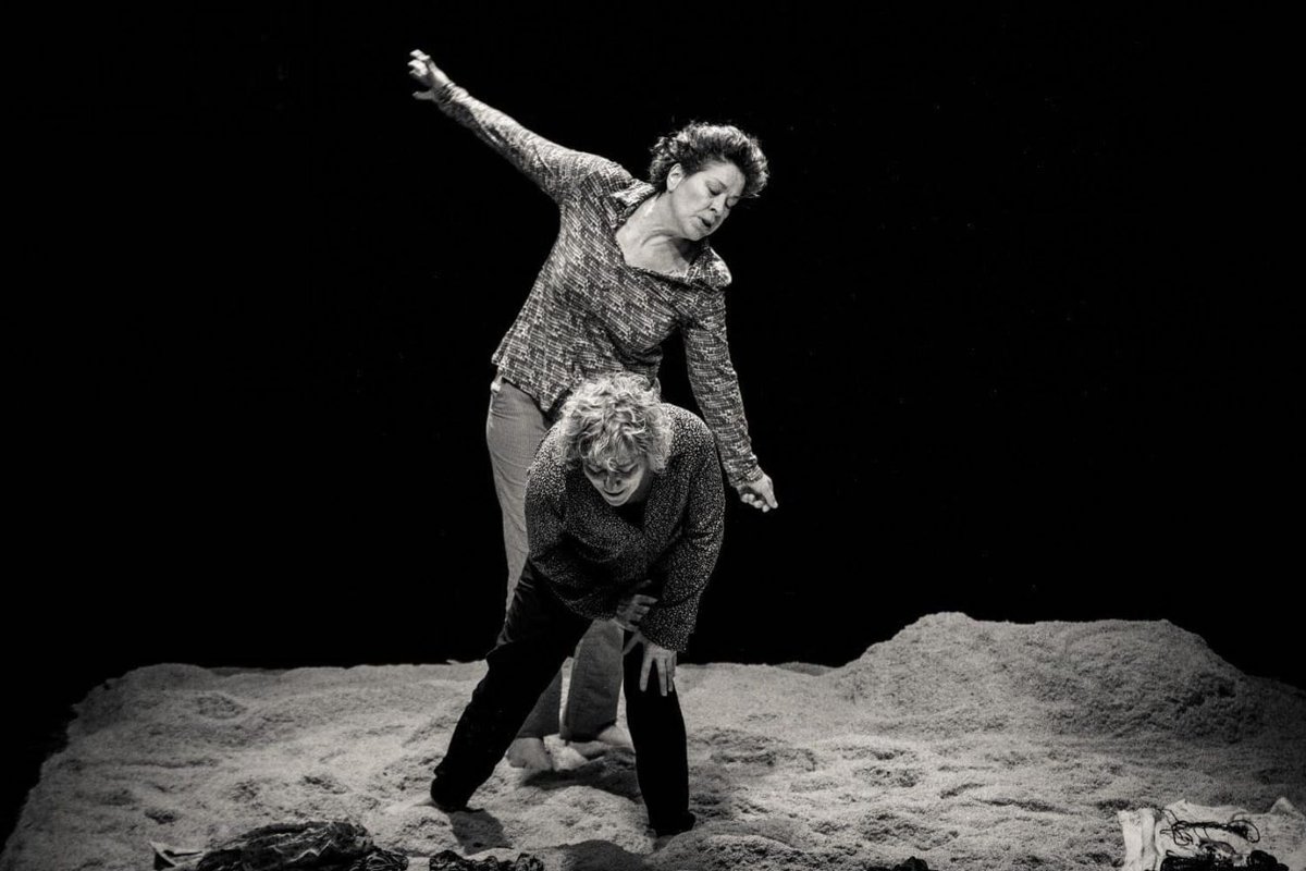 Tras el cierre de La Nave de Cambaleo <a href="/LaNaveCambaleo/">La Nave de Cambaleo</a>  en Aranjuez , @cuaretapared inició un ciclo/repaso/homenaje al trabajo escénico comprometido con la realidad de dicha compañía, que culmina esta semana con CADENA DE MONTAJE.
👉bit.ly/2US5JOx