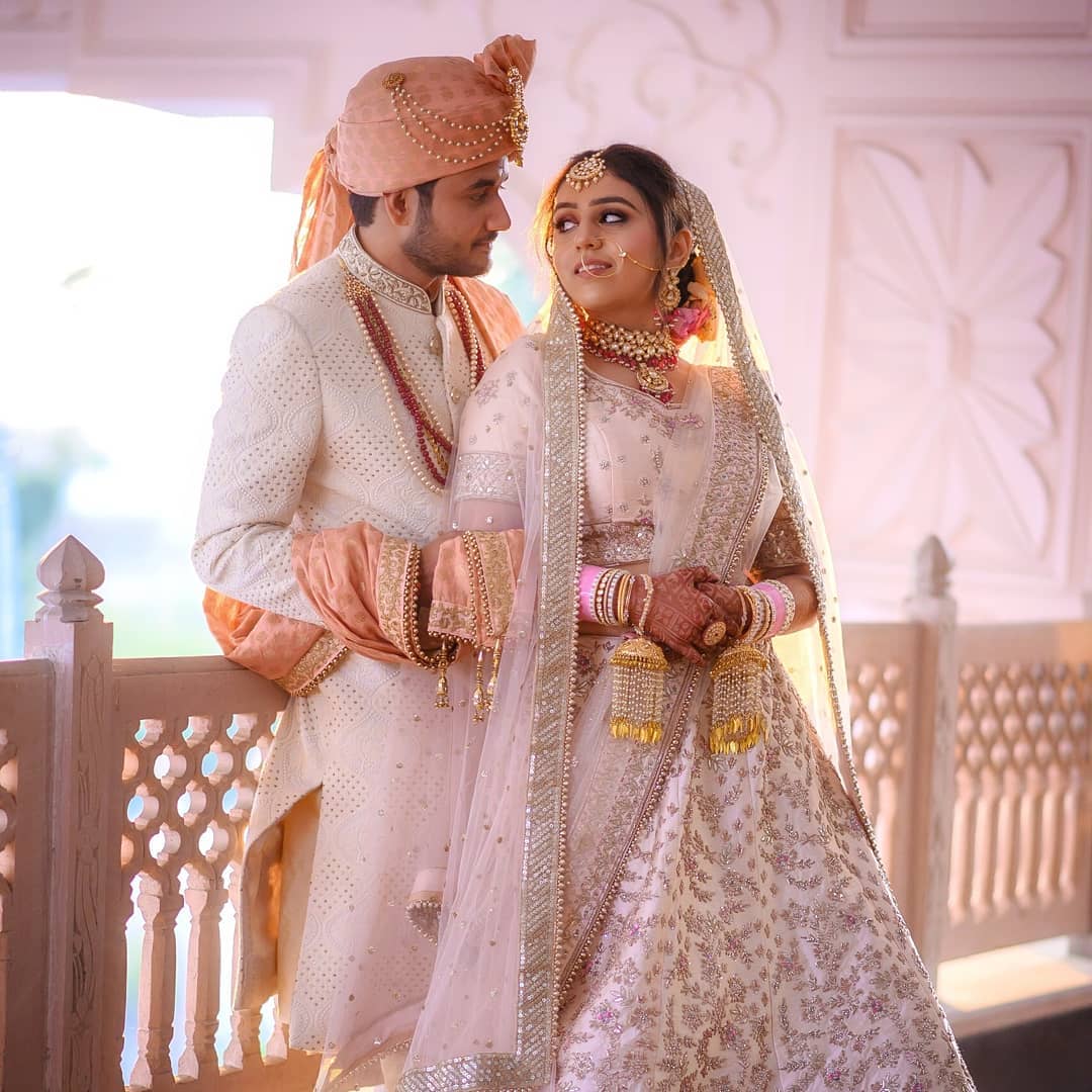 The bride taking us straight to Eden with her charming smile and totally elevating the glow of our signature dewy make-up✨😍 sohnijuneja.com #makeupbysohnij #makeupbeauty #bridalmakuplook #daybrides #morningbride #morningwedding #bridelikeprincess #pastellehenga