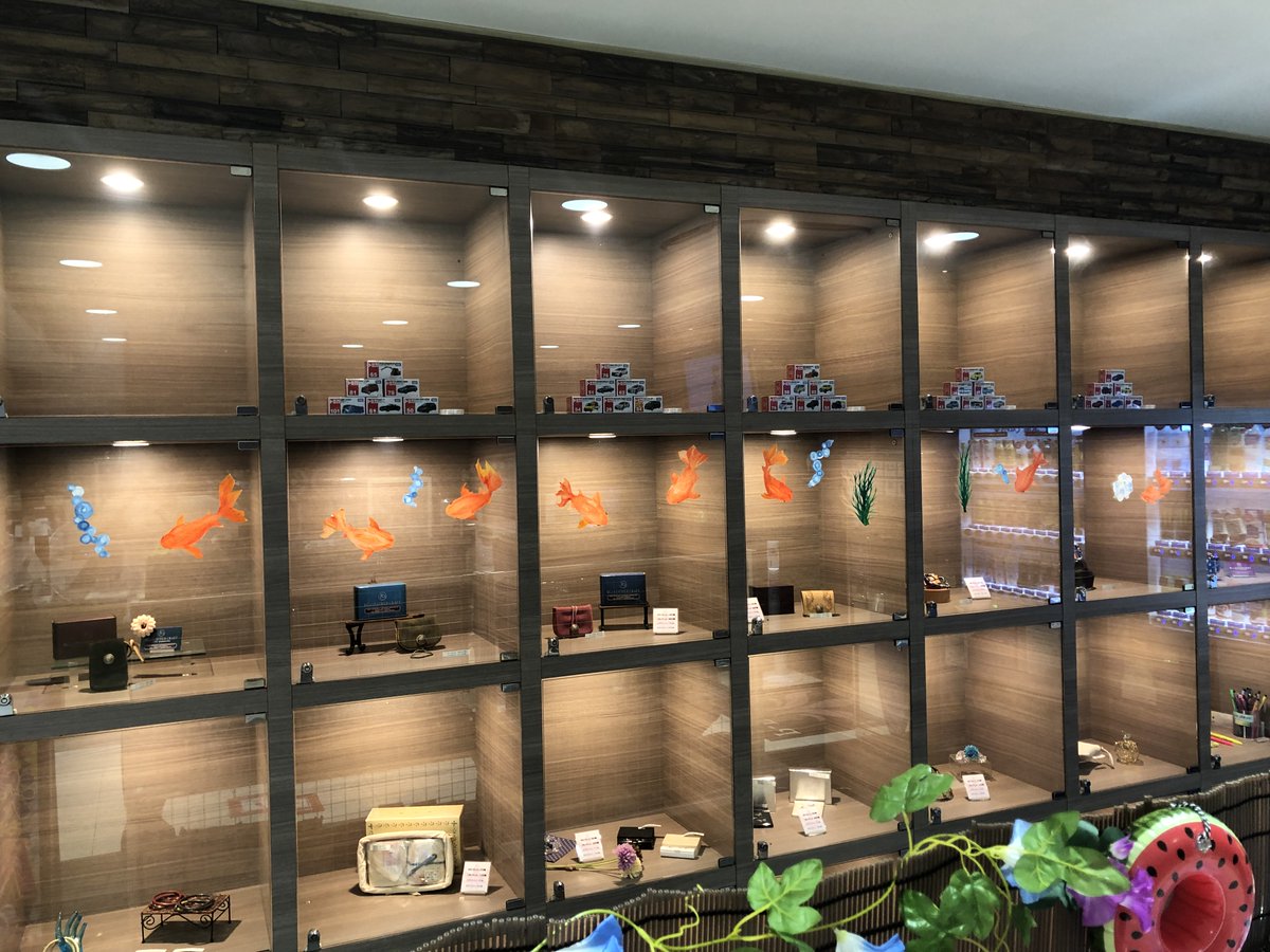 シグマ ピールーツ こんにちは住之江店の オカちゃんです 今回は装飾第二弾開催 勝手にww 前回に続き今回スタッフが 装飾を更にパワーアップしてくれました 清涼感溢れる出来栄えです なんと全て手書き 是非見に来て下さい 夏らしさ