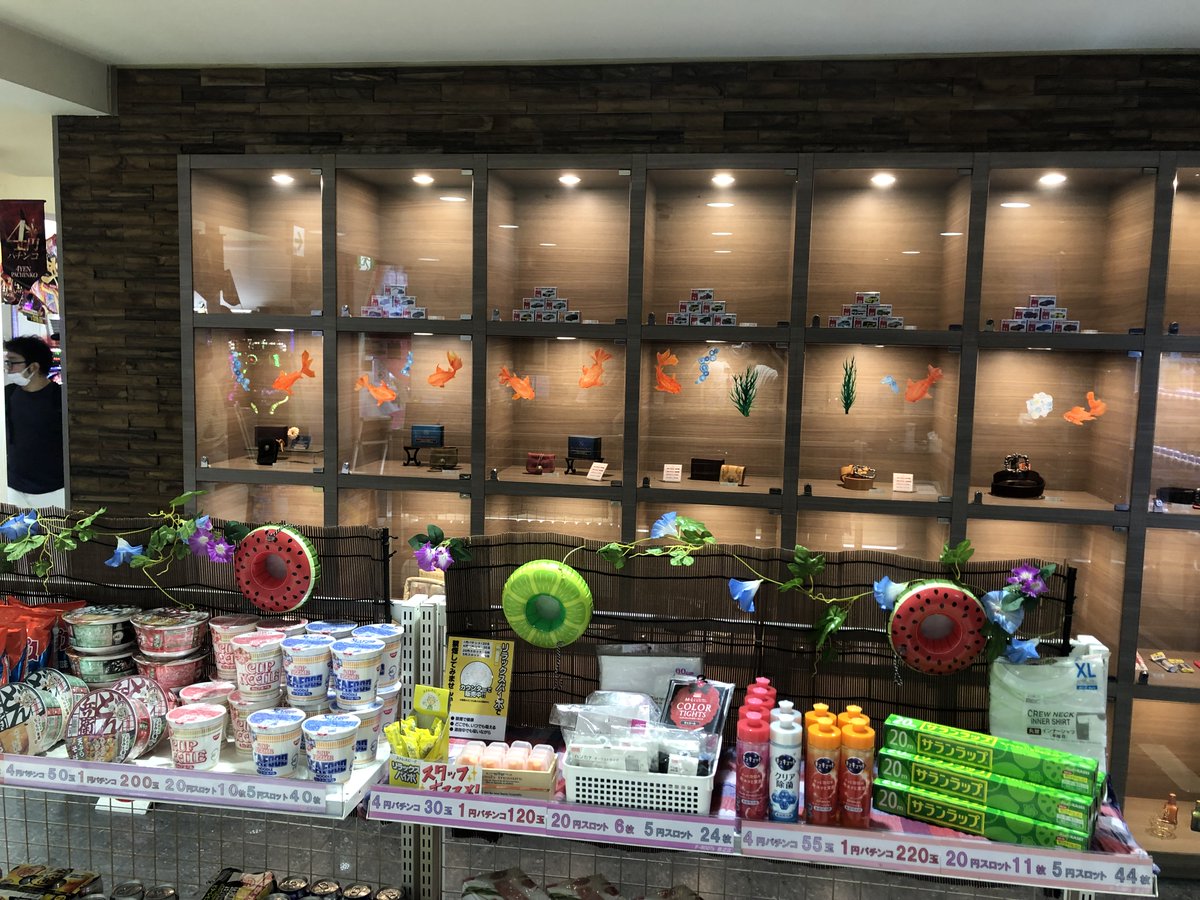 シグマ ピールーツ こんにちは住之江店の オカちゃんです 今回は装飾第二弾開催 勝手にww 前回に続き今回スタッフが 装飾を更にパワーアップしてくれました 清涼感溢れる出来栄えです なんと全て手書き 是非見に来て下さい 夏らしさ