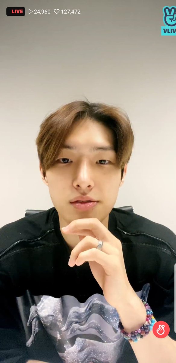 hwangswinks's tweet photo. I had the random hunch to stay up late tonight and look who went live!! So happy to see his face again T.T #MINGI #MingiIsBack https://t.co/FvKld6YoBd