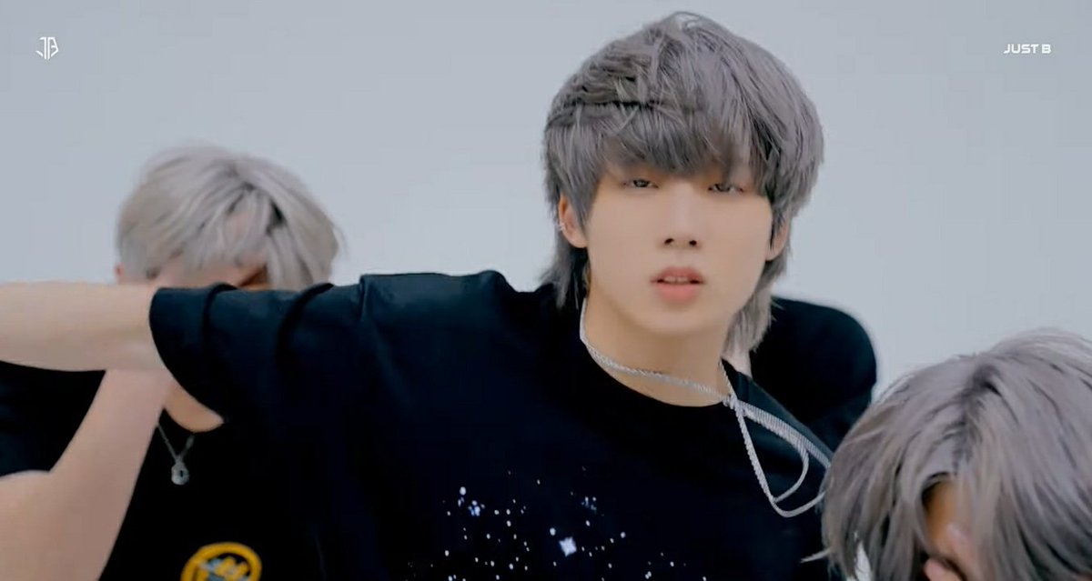 heyitsmaaao's tweet photo. He's stunning 🥺

#JUSTB #저스트비 #JUST_BURN #GEONU
@JUSTB_twt @JUSTB_Official @geonu___ https://t.co/znG8igfMA0