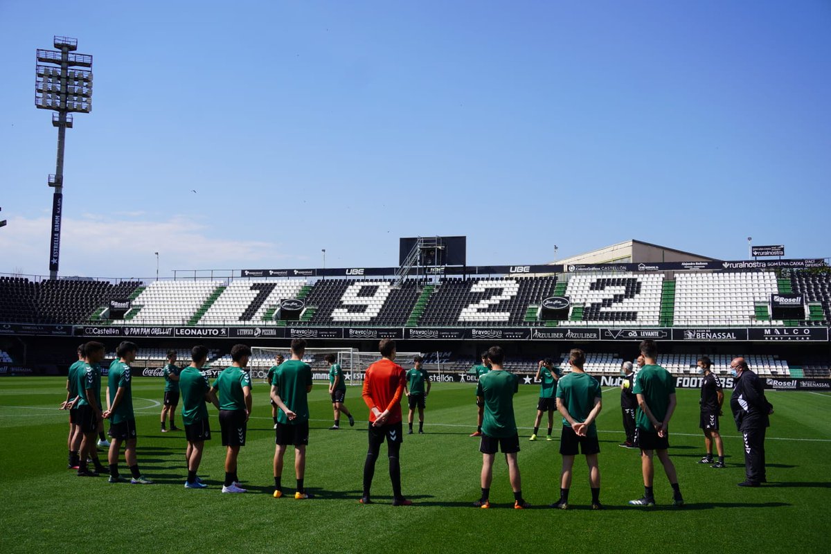 90aniversarioCD's tweet photo. Tal día como hoy,20 de julio de 1922,nació el CLUB DEPORTIVO CASTELLÓN como emblema aglutinador de la ciudad y provincia de Castellón
FELICIDADES ABUELO
Cientos de deportistas,decenas de dirigentes,entrenadores y asistentes,miles de ORELLUTS
#99ymuchosmas
#99aniversarioCDCS
#PPO https://t.co/Wlp7hZ2tCE