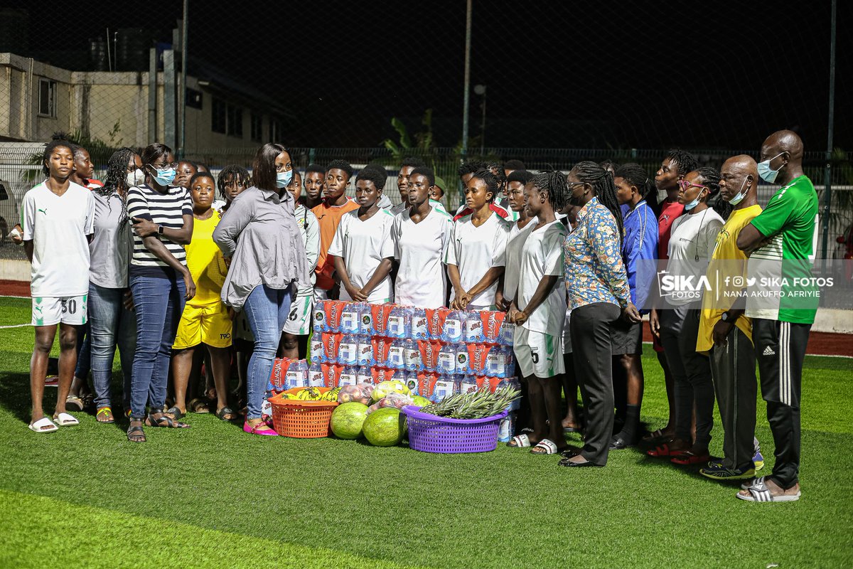 Sika_Fotos's tweet photo. The Womenโs Premier League Board led by it Chairperson Madam Hillary Boateng has paid a visit to Hasaacas Ladies. The committee donated water, fruits and urged the team to make Ghana proud
#SupportHasmalLadies #SikaFotos https://t.co/v3bqo8RTIY