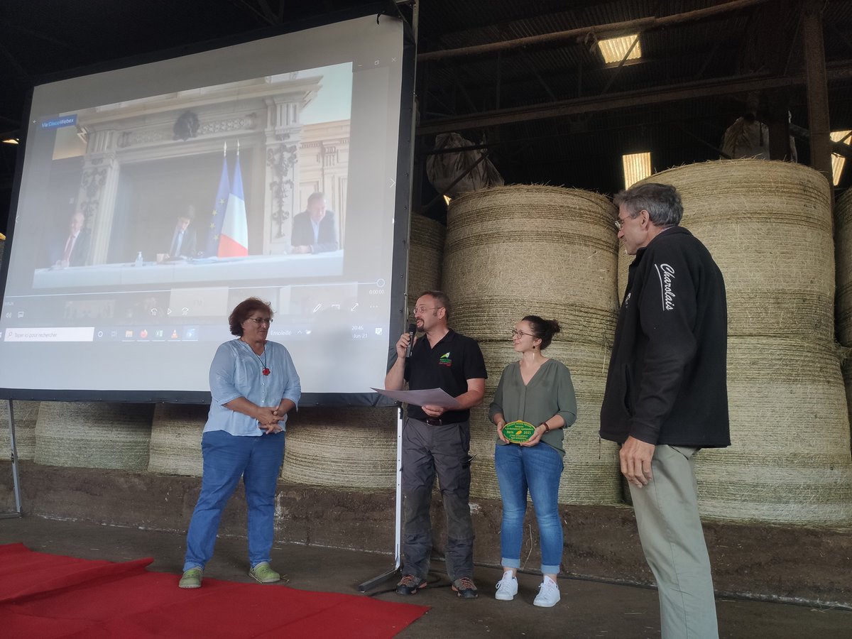 [Agroforesterie] La ferme Hoeffel, représentant le Grand Est au <a href="/cga_paris/">Concours Général Agricole</a> (catégorie agroforesterie) a remporté le 1er prix du Concours des pratiques Agro-écologiques. 
👏aux éleveurs pour la cohérence de leur système misant sur les bénéfices de l’arbre 🍃urlz.fr/g9Xm