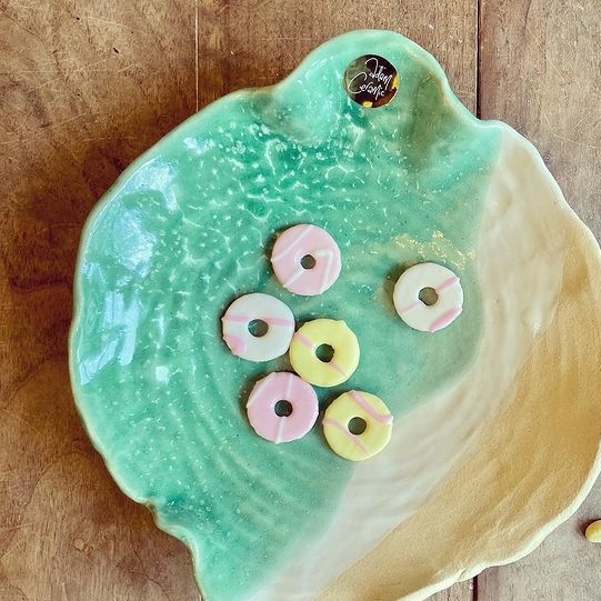 Feeling artistic? Check out this fantastic display! Just goes to show that Fox’s biscuits go well with everything, even fantastic works of art. We agree @AdamCeramic, our party rings are the perfect treat for any occasion. 🥳