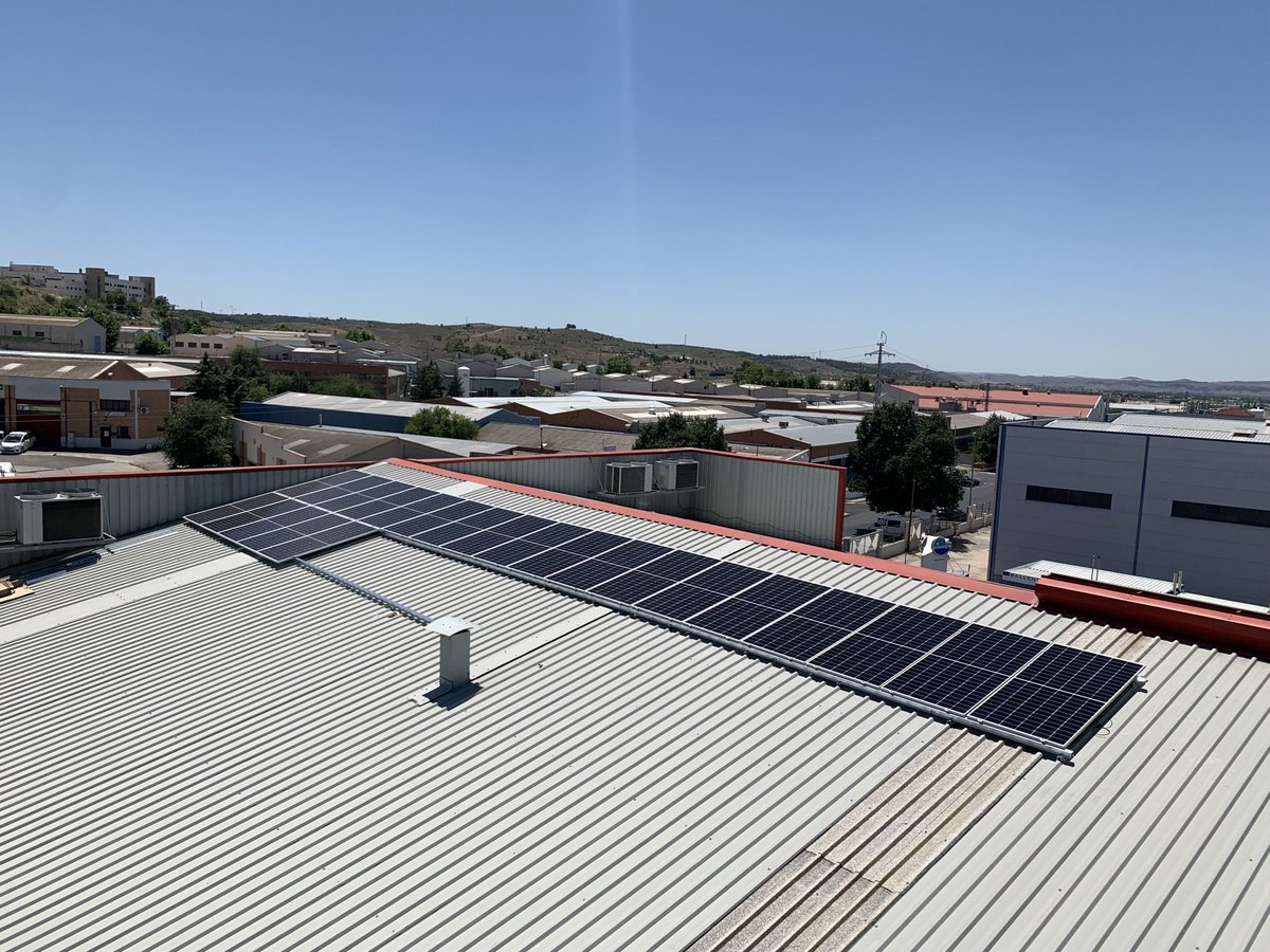 ViareSolar's tweet photo. Instalación fotovoltaica para Siel confecciones, gracias por confiar en nosotros y a disfrutarrrr de energía limpia☀️☀️ https://t.co/69GBdpEZpj
