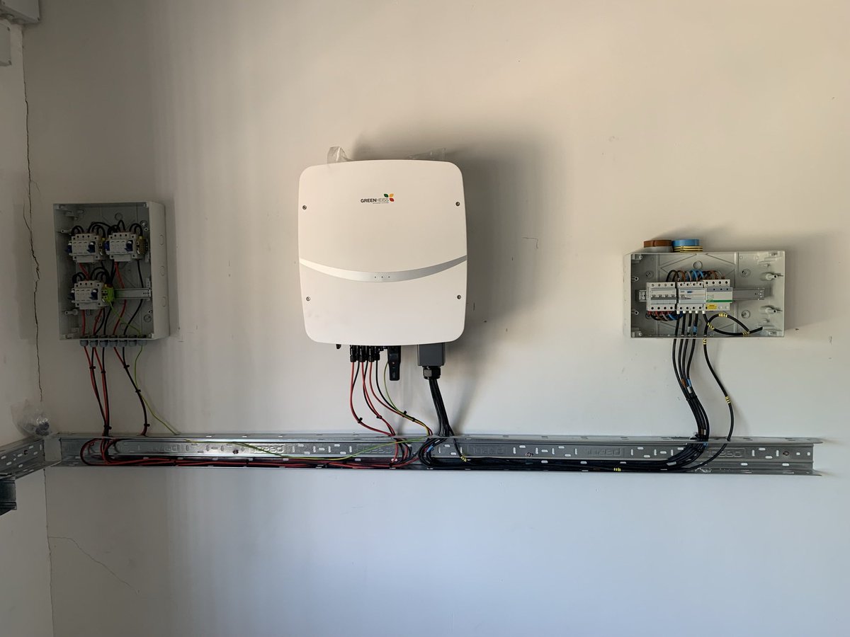 ViareSolar's tweet photo. Instalación fotovoltaica para Siel confecciones, gracias por confiar en nosotros y a disfrutarrrr de energía limpia☀️☀️ https://t.co/69GBdpEZpj