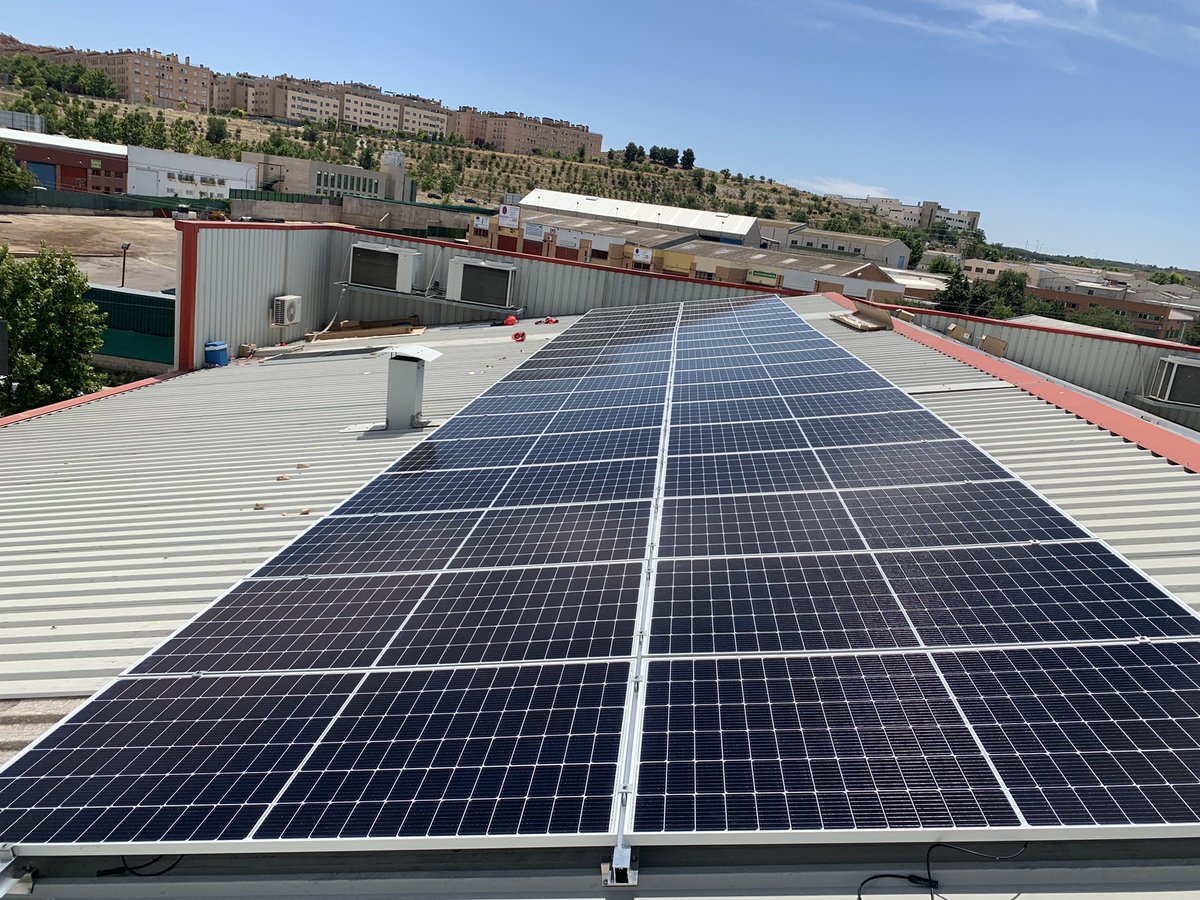 ViareSolar's tweet photo. Instalación fotovoltaica para Siel confecciones, gracias por confiar en nosotros y a disfrutarrrr de energía limpia☀️☀️ https://t.co/69GBdpEZpj