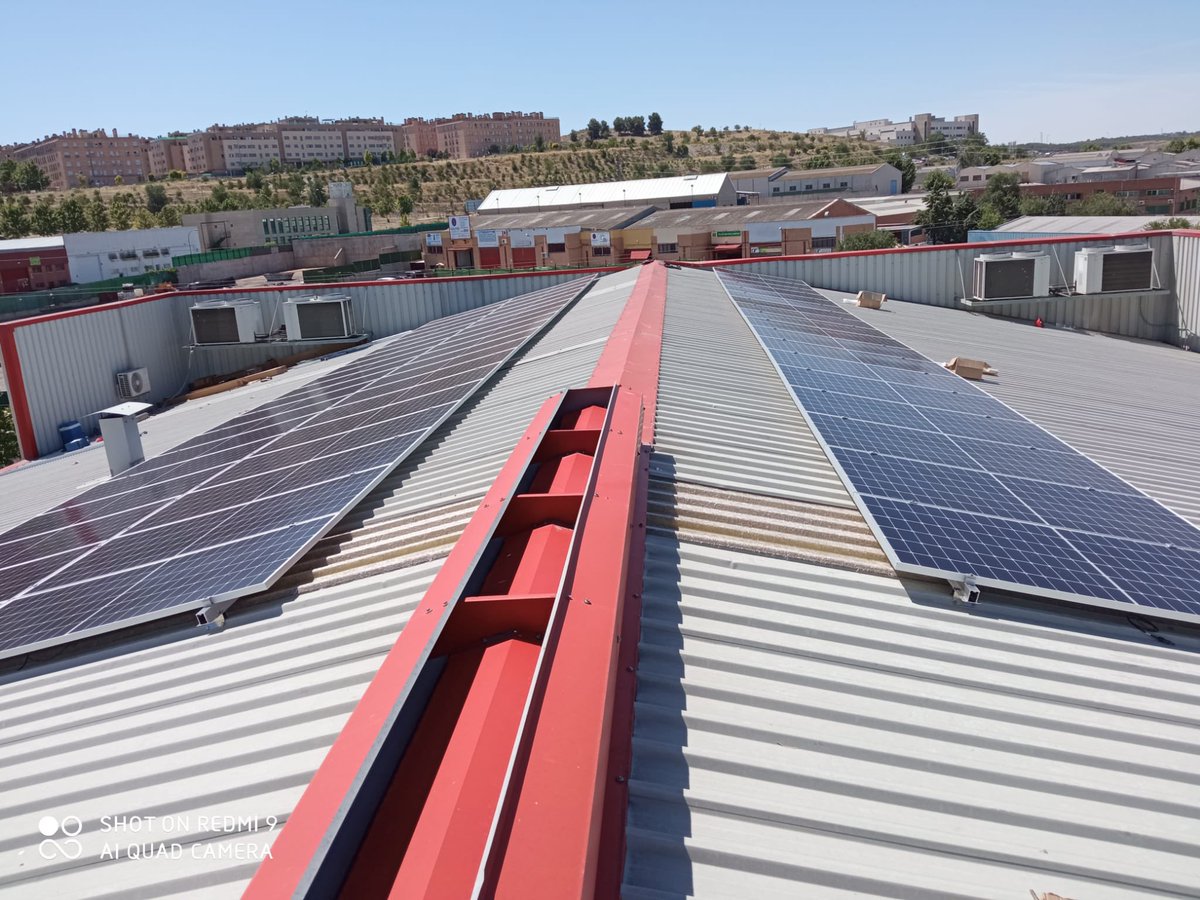 ViareSolar's tweet photo. Instalación fotovoltaica para Siel confecciones, gracias por confiar en nosotros y a disfrutarrrr de energía limpia☀️☀️ https://t.co/69GBdpEZpj