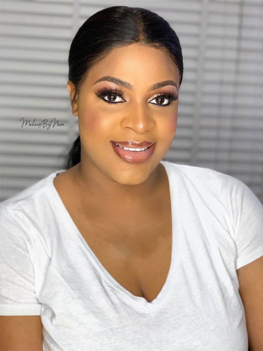 makeupbynara_'s tweet photo. There’s something about eye colors and lip colors being in sync; Just makes the entire look well put together✨ I can’t even ignore the long winged liner; the icing on the cake 😘
MakeupbyNara with the magic 🪄 
Send a DM for bookings💙 https://t.co/oFRdfEHb8O