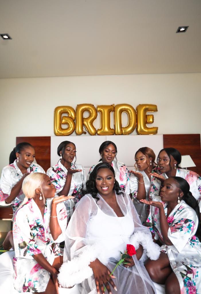 makeupbynara_'s tweet photo. The happiness you exude when #makeupbynara is on your glam team 🥰
I performed my magic on each of the bridal squad and their glow is irresistible✨

We are excited to be a part of your big day. Send a DM to book us 💙 https://t.co/LZaCb6ljm1