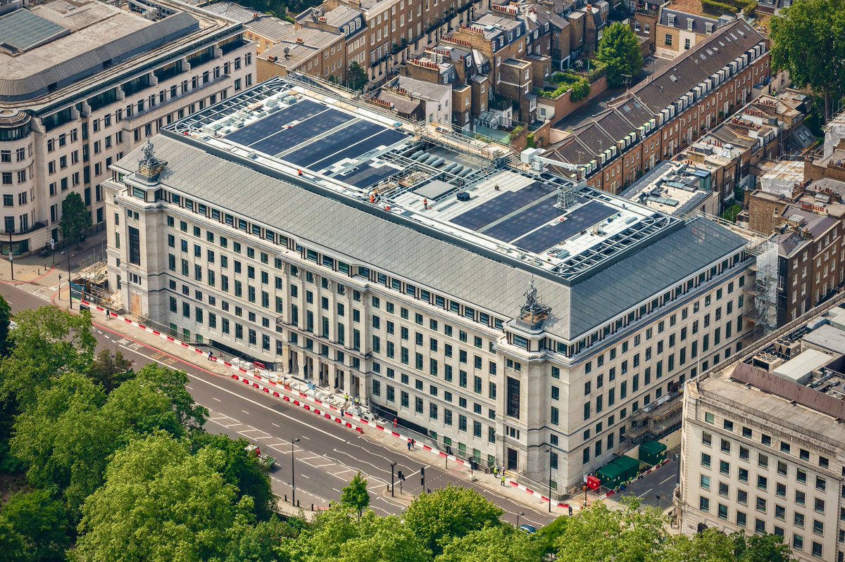 clecliniclondon's tweet photo. Construction of Cleveland Clinic London’s state-of-the-art hospital is nearing completion. The scaffolding has been removed from the building façade, showing the hospital in all its glory for the first time. 

#ThankYou to the teams working to bring our facilities to life. https://t.co/gW0VI4Vh3p