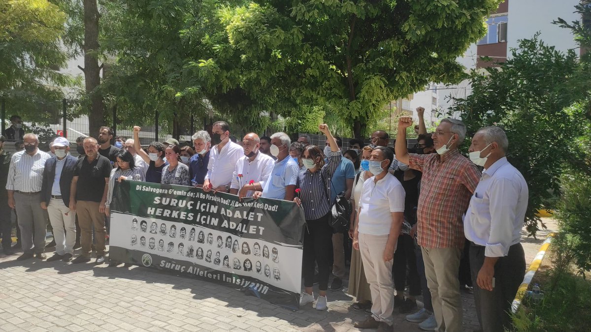SurucAileleri's tweet photo. Amara|

33 Düş Yolcumuzun katledildiği Amara Kültür Merkezi bahçesindeyiz.

Düşleriniz yarım kalmayacak!
#Suruç6Yıl https://t.co/kidFZqx9Il