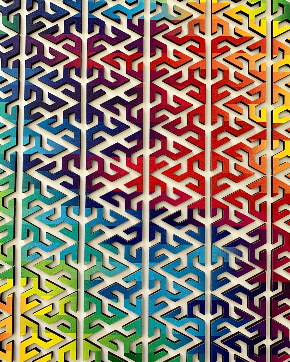 wentworthpuzzle's tweet photo. @PuzzlesByNathan creating some geometric style art with our new gradient jigsaw puzzle pieces. It's really quite entrancing! 
-
-
-
#PuzzlePieceArt #Gradient #GradientPuzzles #PuzzlePieces https://t.co/AfXTGicnXU