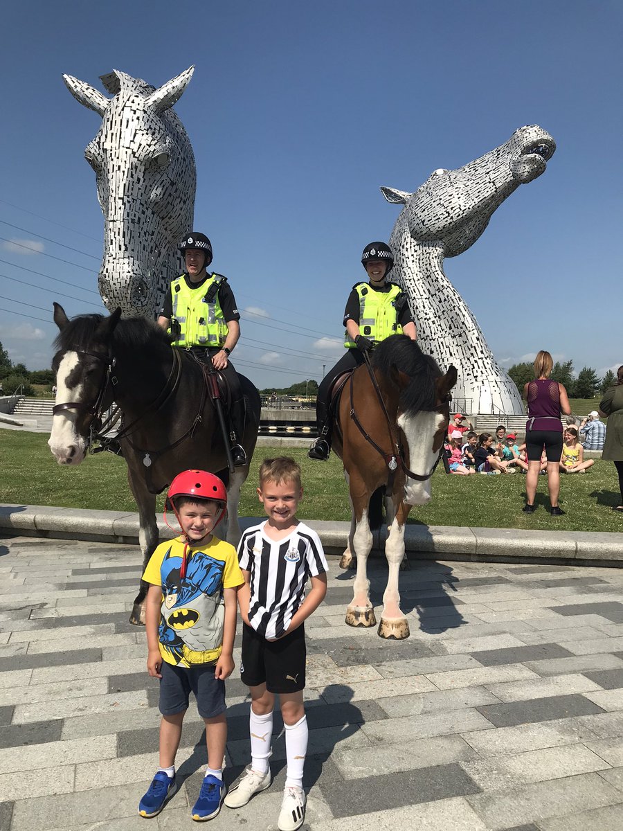 CarrieScottx's tweet photo. Kelpies and police horses in the sunshine = happy boys ☀️ @FalkirkPolice @jens7712  #thekelpies #playdate https://t.co/yjbibb39i1
