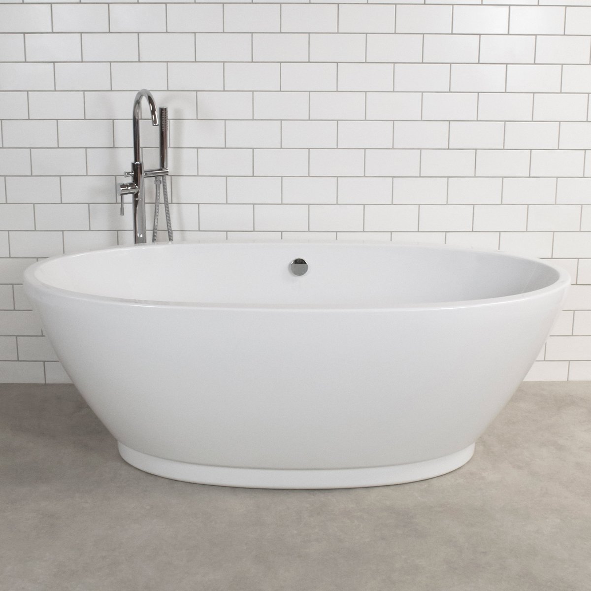 Union Bathrooms has a variety of single-ended, double-ended, freestanding & straight baths. Our Laurentia collection offers luxurious modern baths, with a freestanding & back to wall option. Check out our baths >> bit.ly/3eyEcZw #bath #bathroom