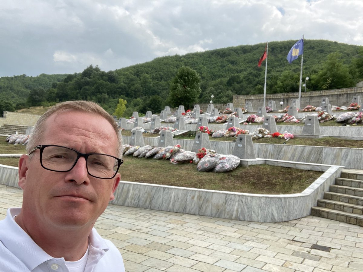 GunterFehlinger's tweet image. Please ⁦@avucic⁩ the victims of #Racak wait for an apology