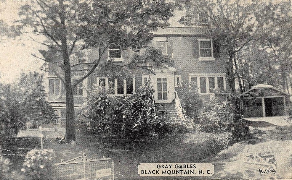 SV_Museum's tweet photo. Postcard Tuesday: Gray Gables, a hotel overlooking Lake Tomahawk, is seen in the postcard image from SVM. Learn more here: https://t.co/Xutp7wzijz
#wnc #blackmountain #ncmuseum #historymuseum #nchistory #swannanoavalley https://t.co/KBOxpNJLHL