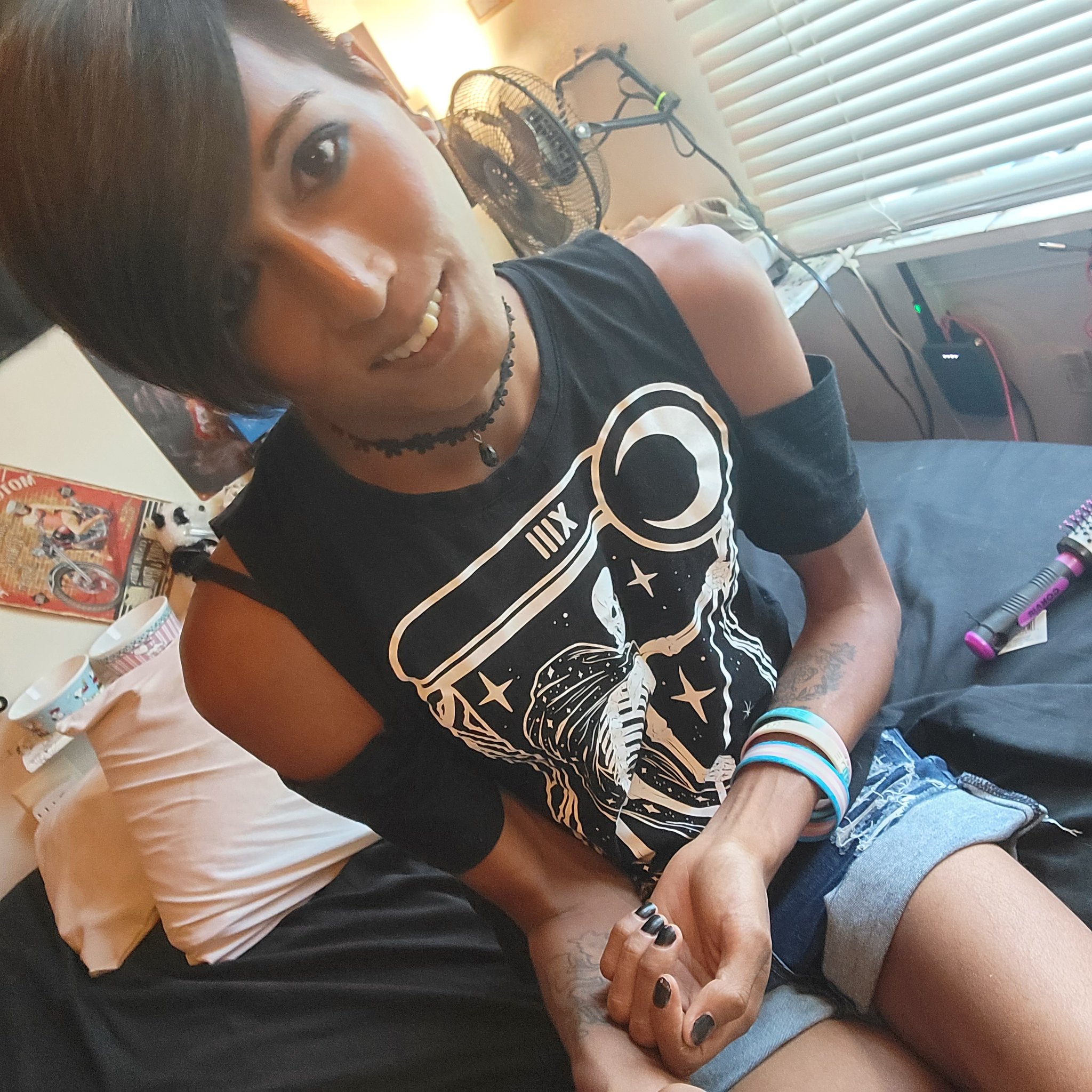 Rt if I'm worthy for a facial ?
#TransIsBeautiful https://t.co/w4QfKgbLH1