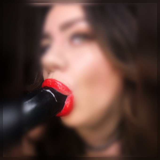 Do YOU deserve a reward?… #redlips #lipstick #femdom #mommydomme #lipfetish #420friendly #onlyfansbabe