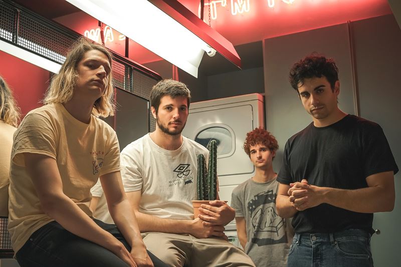 La nueva ola ha vuelto a llevarse por delante el concierto de Carolina Durante en el WiZink Center. La banda madrileña ha cancelado su presentación en la capital. is.gd/HOSfDN