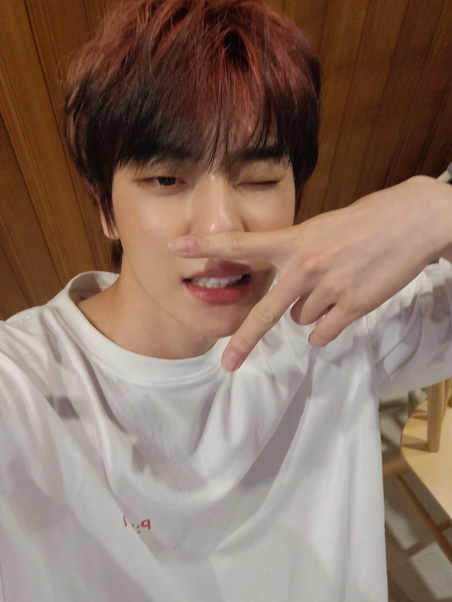 BrasilOmegaX's tweet photo. @OmegaX_members [📸] Atualização do #JEHYUN no twitter dos membros.

[#OX]

Você fez um bom trabalho hoje🥰
Boa noite🌙❤

#OMEGA_X #오메가엑스 #제현 https://t.co/ODfbQ4dEsV