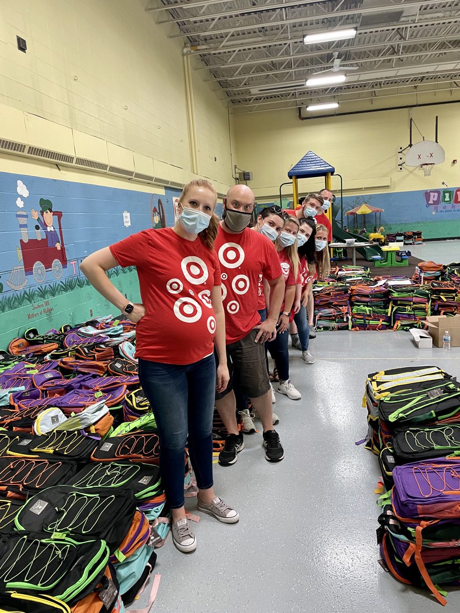 A great day to be a Target volunteer! Building backpacks for kiddos through United Way! ⁦<a href="/AndrewHovick/">Andrew</a>⁩ ⁦<a href="/lizzybauer_TGT/">Lizzy Bauer</a>⁩