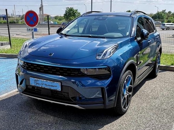 m_otna's tweet photo. Le premier exemplaire français du #SUV hybride rechargeable chinois @LynkCoGlobal 01 vient d'être livré par le loueur @ALDAutomotiveFR  ⤵️

🚙🔌https://t.co/I8tXLU1Qbu

(Photo : © @nomis1803) https://t.co/tq20Q2KJzp