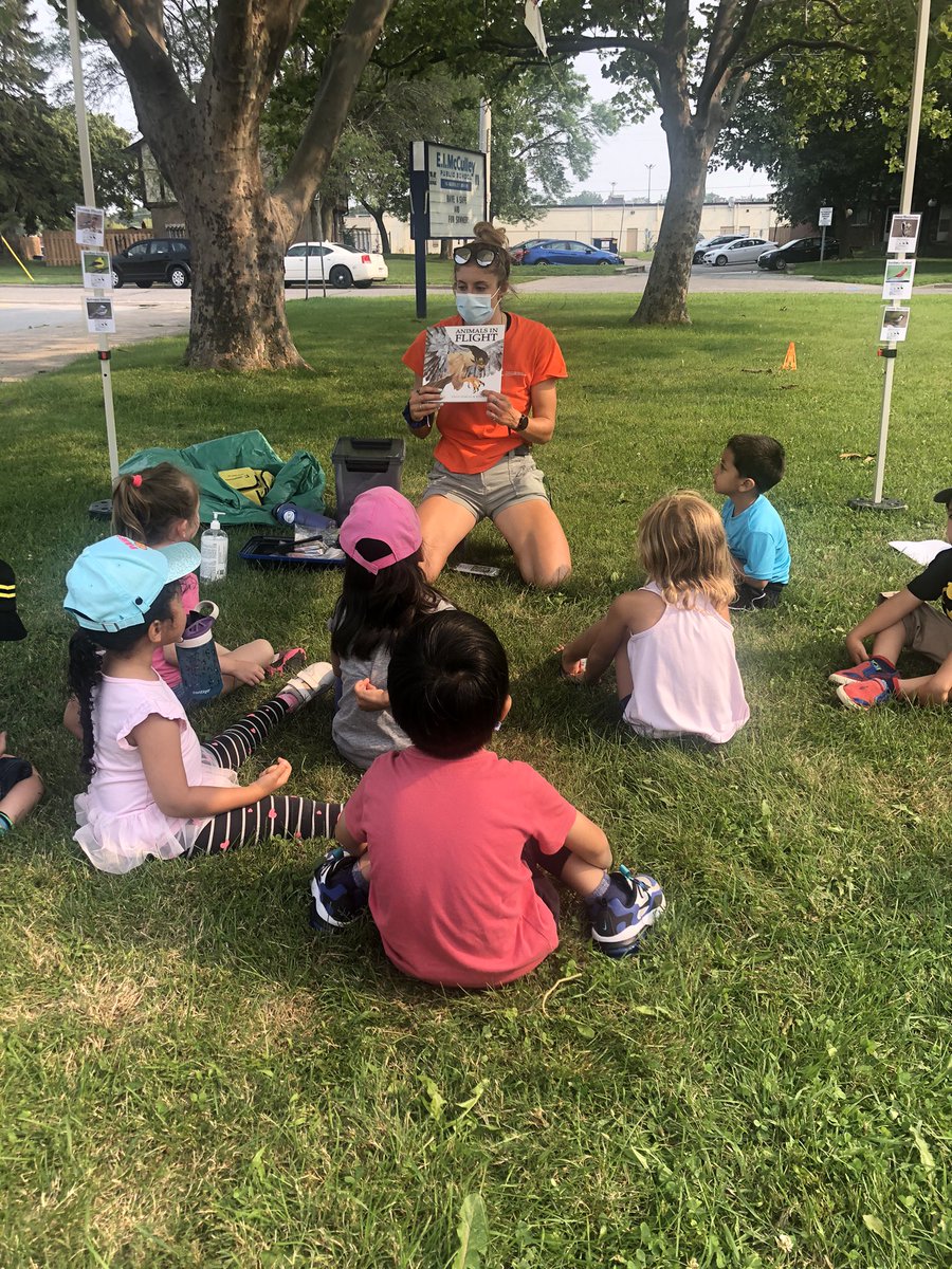 MsKDeblasis's tweet photo. Thank you to the Niagara Peninsula Conservation Authority for visiting us today and teaching us all about birds. We got to make a bird, feed our bird worms and fly it 🦜 @DSBNSummerHEAT @summerheateim https://t.co/ZAeWvsJDMm