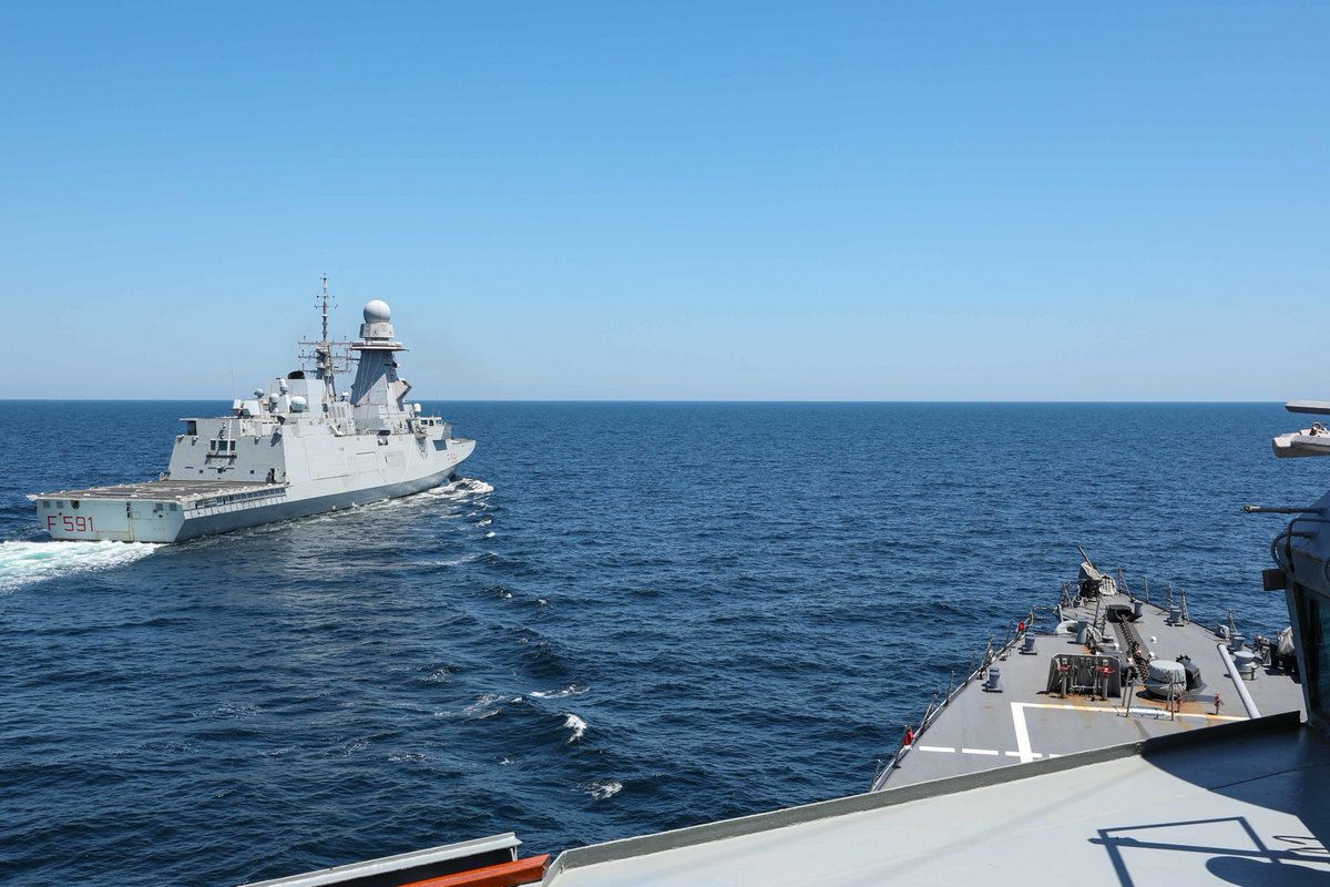 #USSRoss (DDG 71) conducts a replenishment-at-sea approach drill in the #BlackSea with @ItalianNavy frigate Virginio Fasan (F 591) during the Bulgarian-led #ExerciseBreeze. 
🇺🇸 ⚓ 🇮🇹 

#NavyPartnerships #PowerForPeace