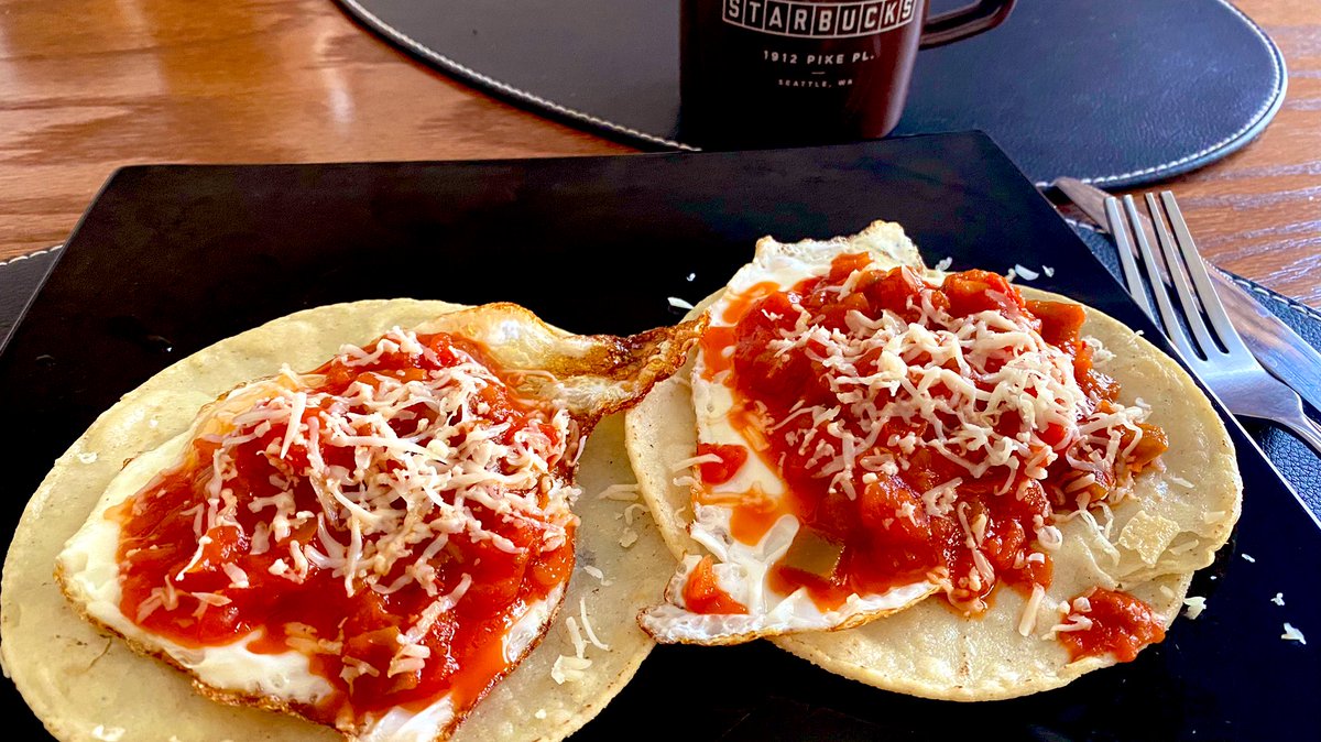 burritoconcoca's tweet photo. Hoy en #DesayunosPoderosos me hice mis huevos favoritos de la infancia #HuevosRancheros #PoderosoLibre https://t.co/z3HrCgNpaI