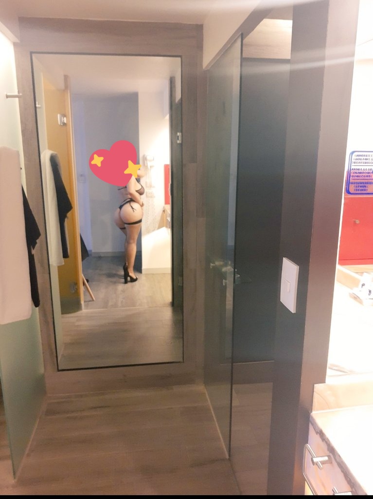 Buenos días 🔆😘 yo una mal educada que les da la espalda 🙊🙈😜 bello día amores