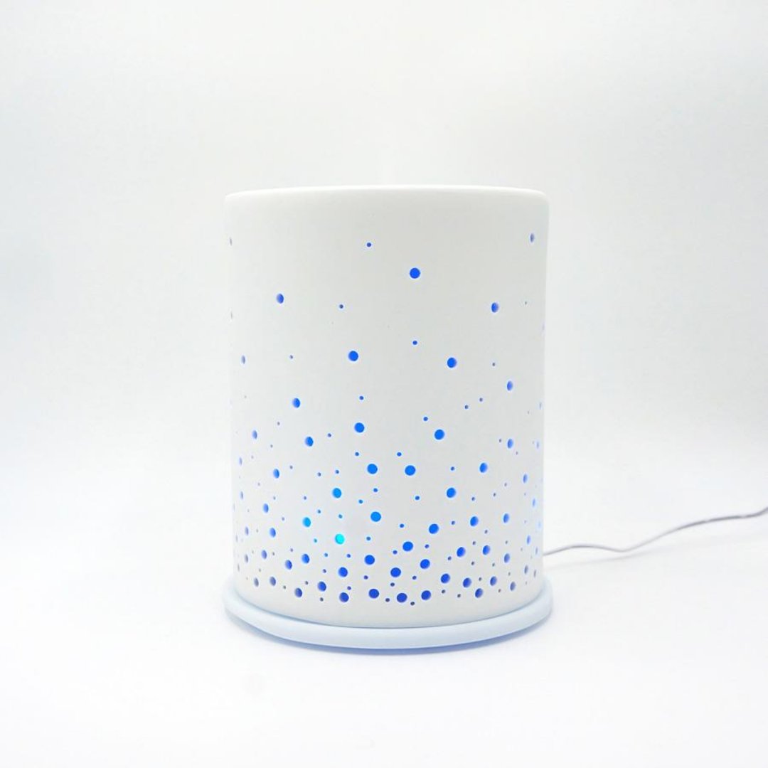 Tiddley_Pom's tweet photo. The Sophie Diffuser emits a soft colour changing light which works in harmony with the delicate cascade of mist and scent.

The diffuser is made from natural materials derived from the earth like clay that can be returned to the earth after use.

https://t.co/UgzP907lCV https://t.co/X2DCNVhZVP