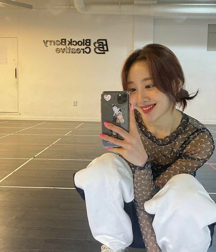 mirror selca yves