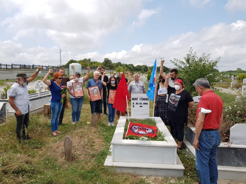 ezilenler's tweet photo. Samsun |

Bafra'da 33 düş yolcumuzdan Mert Cömert'in yanı başındayız.

Düşleriniz yarım kalmayacak!

#Suruç6Yıl https://t.co/PjXhLRwOP3