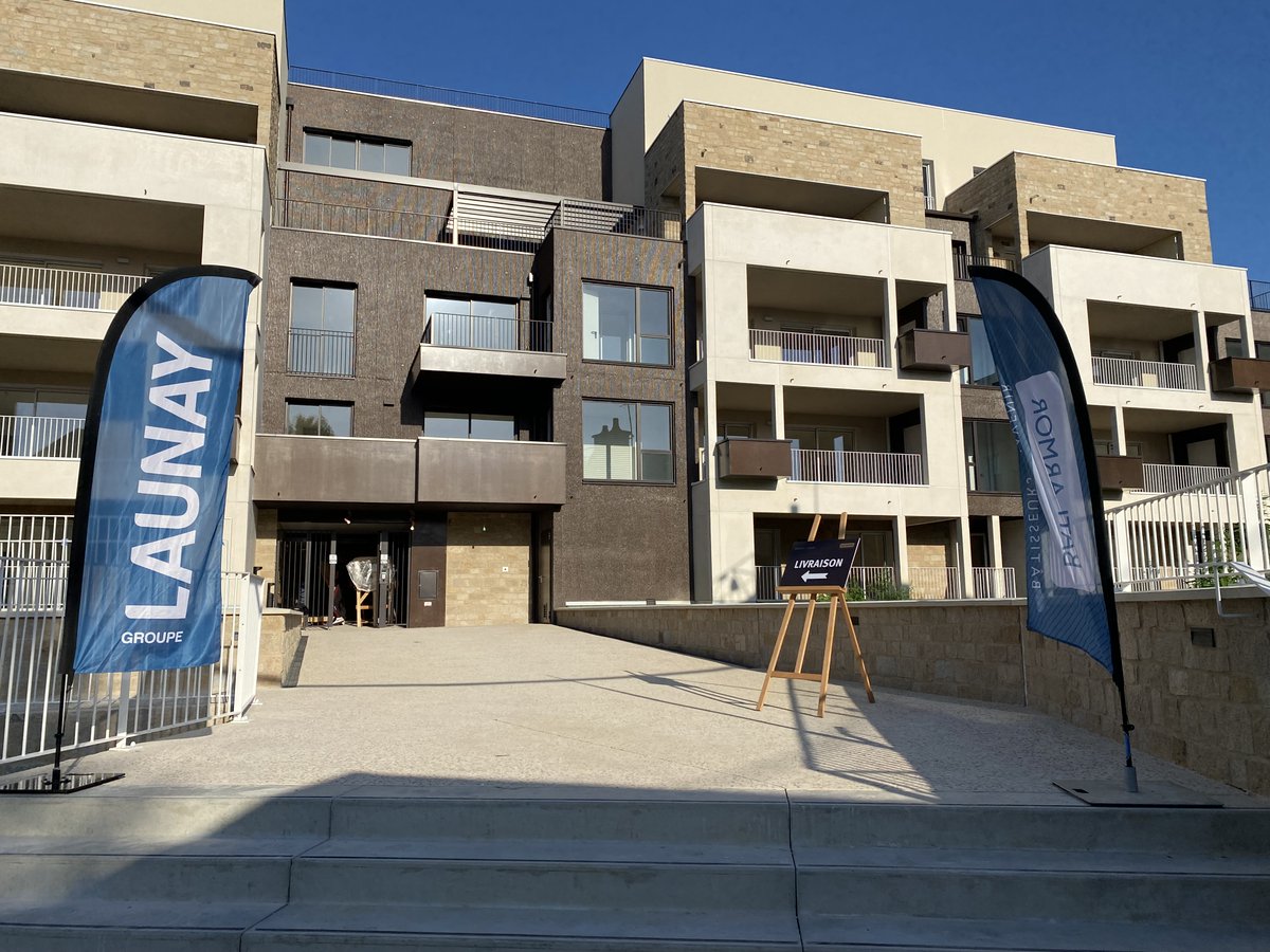 cormierf's tweet photo. Une belle journée ensoleillée pour lancer les livraisons de la Résidence BELLAGIO, co-promotion entre le @GroupeLaunay et #BatiArmor sur la @VilleGregoire.
En collaboration notamment avec #PaumierArchitectesAssociés, @GranitBretagne et @CNR_Company
#experienceclient https://t.co/bGFWfmy0nC