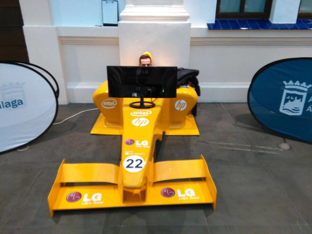 WCDClub's tweet photo. #Simracing #pcgaming #PCGamer #xbox #PS4 #simulation #simuladores #component #setupgaming #SetupGamer 

Atención !!!!!!!

Cockpits Fibra, Edición F1

2* Mano - Usado en Evento

Precio - 500€*

#FelizMartesATodos #gaming #GamingLife #carreras https://t.co/GNBzm3KSCG