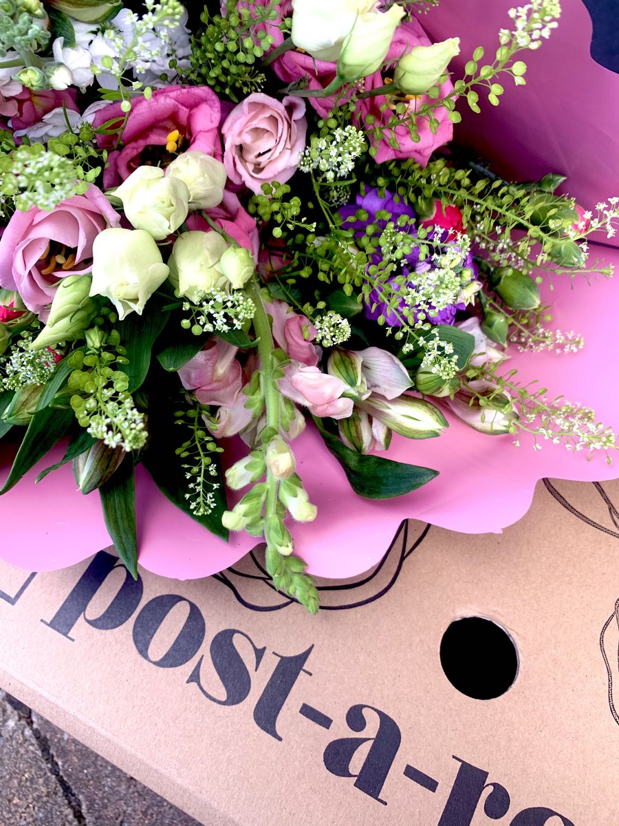 PostaRose's tweet image. Delicate and elegant, our Summer Bliss bouquet is a must-have this season 😍

ow.ly/v7jI30rOox3