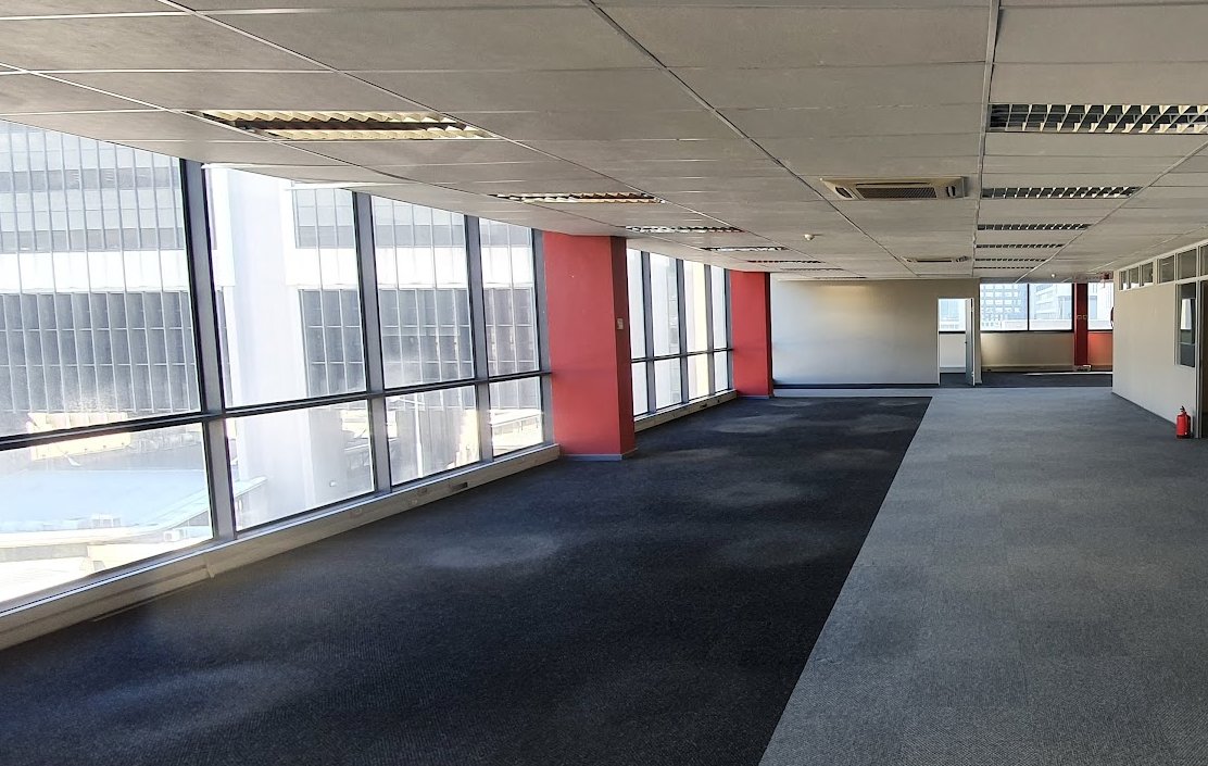 justofficeza's tweet photo. The City of Cape Town's new IT department! 
 89 desks consisting of; 
•32 mm White Melamine Tops on steel frames
•3 drawer white mobile pedestals
•IS-24 mm Aluminum screens in grey CC fabric screens.
•Black leather Jason High back chairs with T-Arms
•Black steel bins. https://t.co/ViocGUmSS9