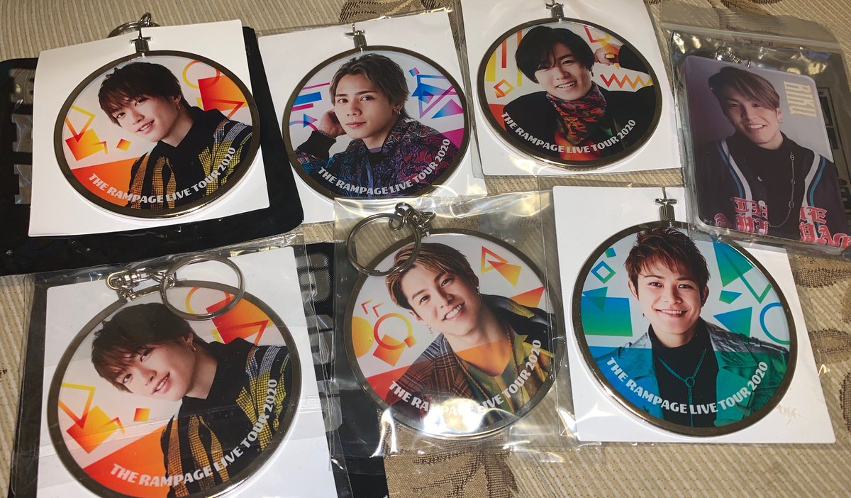 4u4_aj's tweet photo. LDH ガチャ グッズ 交換
〈譲〉画像のもの全て
〈求〉交換出来るもの画像付きでリプ＆DM下さい
〈激求〉 藤原樹 MIUアクスタ
1:1不可能場合もございます🙇‍♀️🙇‍♀️
交換出来る方お気軽にDM
お願いします\(　˙▿˙　)/♡‼️

#GENE #ジェネ #ランペ #RMPG
#ファンタ #バリボ #グッズ #交換 https://t.co/uhnijO5rQV