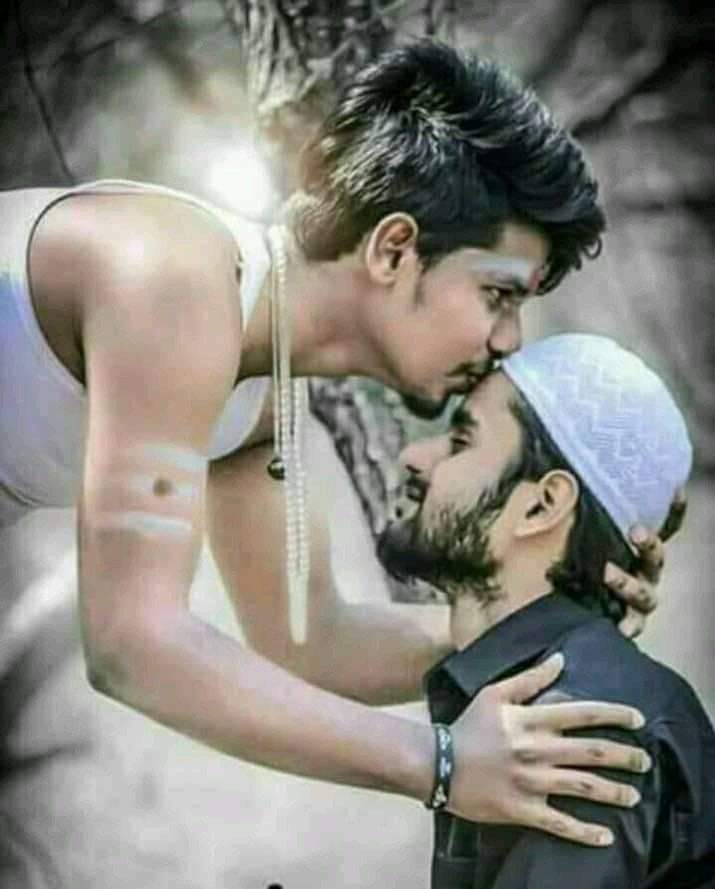 Gulabo5454's tweet photo. मिल के होती थी कभी ईद भी दीवाली भी  ,

अब ये हालत है कि डर डर के गले मिलते हैं ll https://t.co/BeKTXKBha0